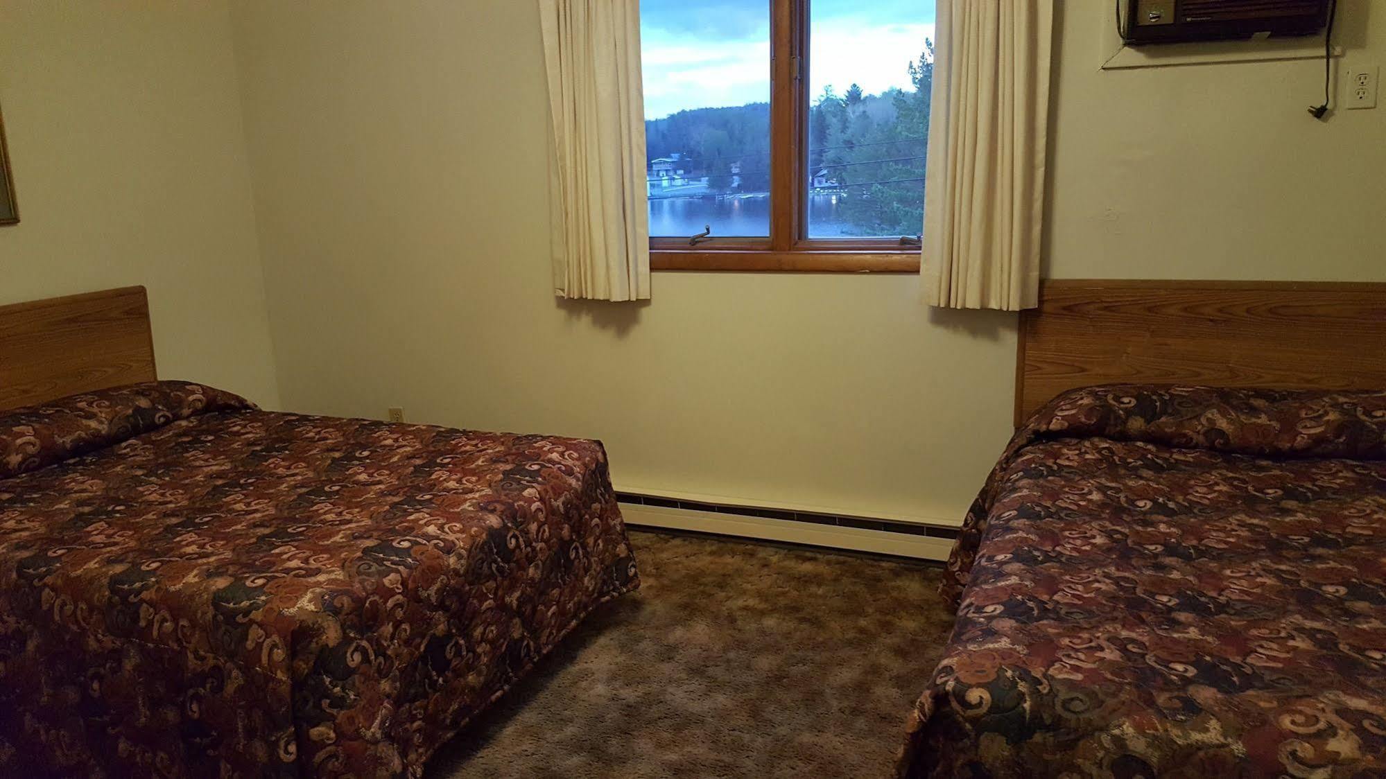 Clark'S Beach Motel Old Forge Extérieur photo
